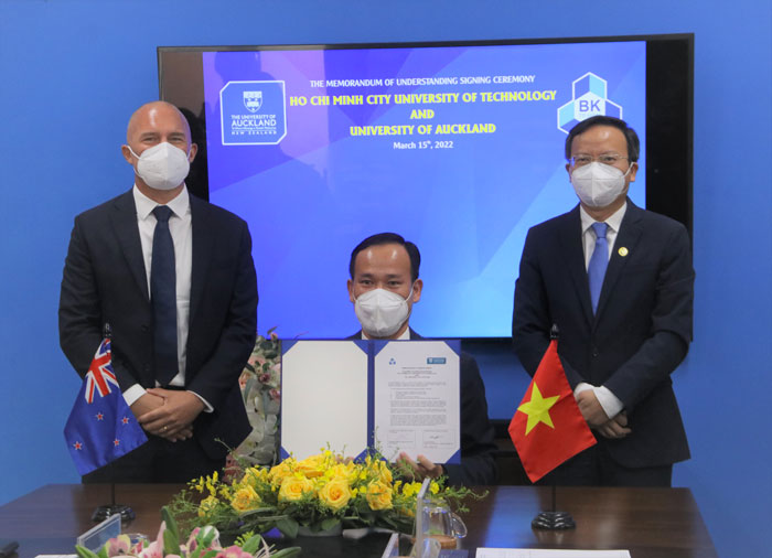 Đại học Auckland ký kết hợp tác lâu dài với Đại học Bách Khoa TPHCM