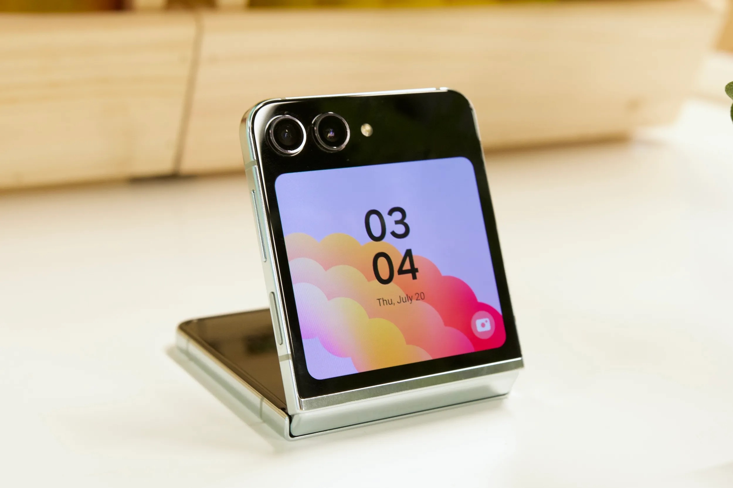 Samsung, Điện thoại gập, Tầm trung