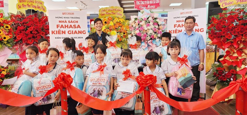 nhà sách fahasa kiên giang, khai trương nhà sách fahasa kiên giang