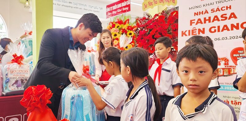 nhà sách fahasa kiên giang, khai trương nhà sách fahasa kiên giang